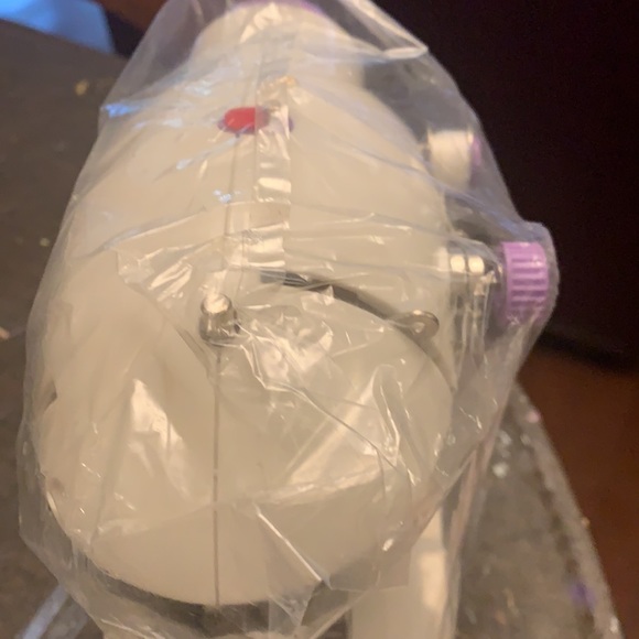 Mini sewing machine - Picture 16 of 17